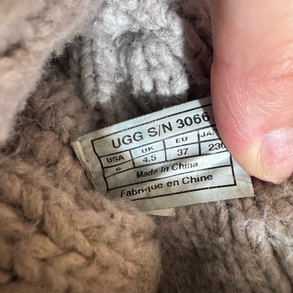 Ugg Lattice Cardy Knit Gray boots - Picture 7 of 7